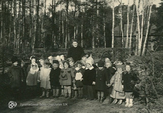 batch_s. F. Popiel z dziećmi 1942